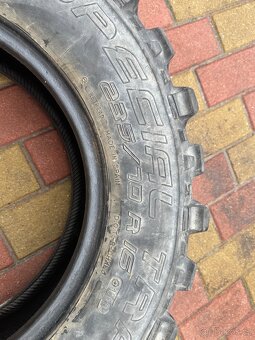 235/70/16 - 2