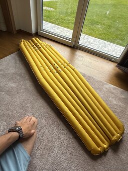 FORCLAZ NAFUKOVACÍ KARIMATKA TREK 700 AIR L ŽLUTÁ - 2