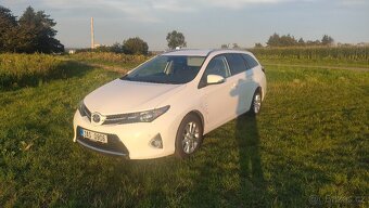 Toyota Auris 2013, 1.6 97kw benzín - 2