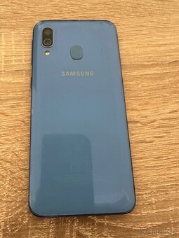 Samsung a40 - 2