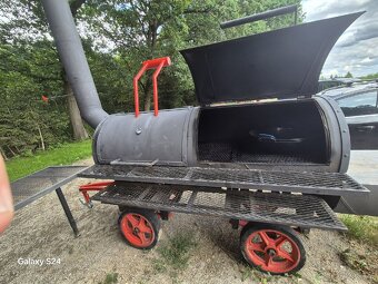 Pojízdný zahradní gril / smoker – originál, který zaujme - 2