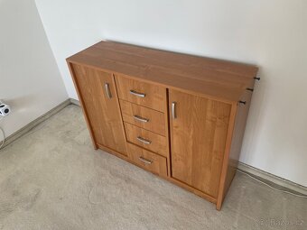 Dřevěná komoda - 2