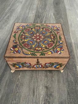 Dřevěná starožitná krabička - 2