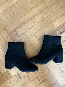 Dámské kotníkové černé boty vel. 39 - 2