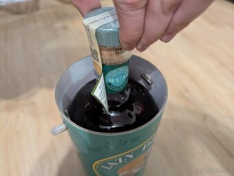 🎒 Nabízím rum Lazy Dodo 40% 0,7 l (tuba) za 500 Kč - 2