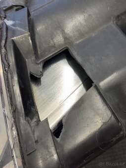 Světlomet W204 bi-xenon - 2