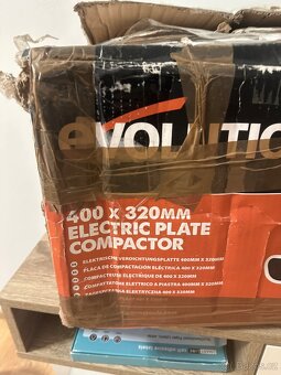 Evolution – elektrická vibrační deska / hutnící deska 400 × - 2