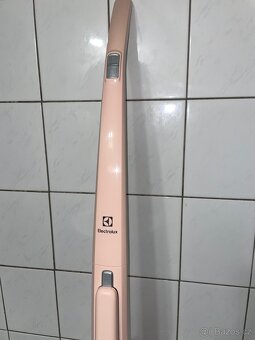 Electrolux bezdrátový tyčový vysavač 2v1 - 2