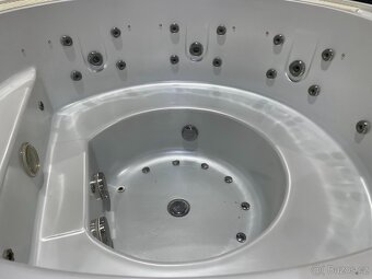 Vířivá vana Enna (20) - 2