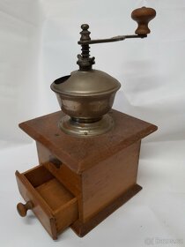 Dřevěný kafemlýnek starý - 2