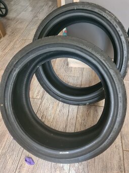 Pneu BRIGISTONE 235/35 R 19 - 2