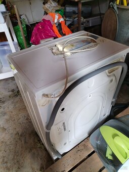 Prodám pračku Whirlpool na 7kg prádla poškozená - 2