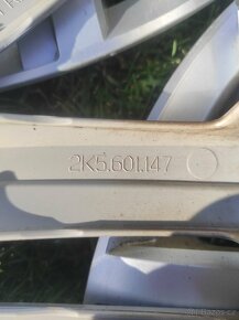 Sada 4 kusů poklic Volkswagen (16") - 2