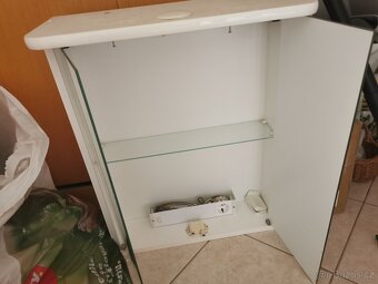 Zrcadlová skříňka - 2