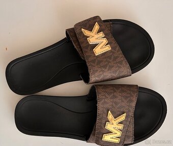 Nové originál tenisky Guess a pantofle Michael Kors - 2