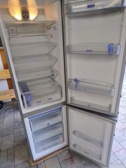 Prodám starší ledničku s mrazakem - 2