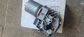 Prodám motor stěračů VW Caddy - 2