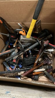 Kladiva,sekáče,truhlařské svěrky - 2