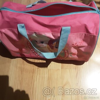 Kabelky , batuzky taštičky atd - 2