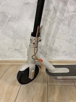 Xiaomi Mi Electric Scooter 3 - 2