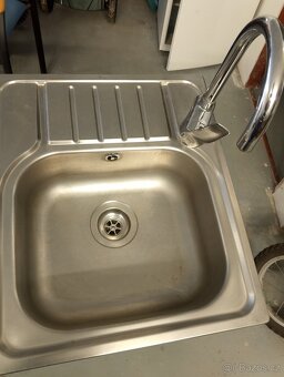 Kuchyňský dřez s baterií - 2