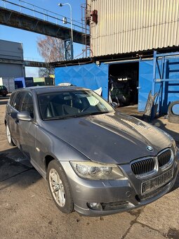 BMW E91 LCI cely vůz po dílech - 2