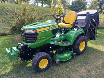 Zahradní traktor John Deere X950R s vysokým výsypem - 2
