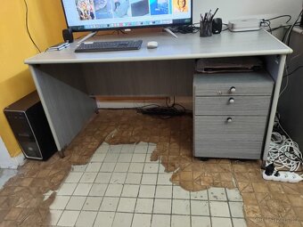 Kancelářský stůl s kontejnerem - 2