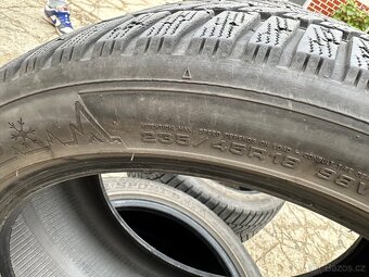 Zimní pneu Dunlop 235/45 R18 - 2