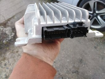 Mazda RX-8 RX8 - zesilovač - 2