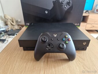Xbox One X 1TB, černá | skvělý stav | originální balení - 2