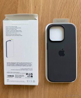 Silikonový obal / kryt MagSafe na iPhone 15 Pro, originál - 2