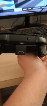 Ovladač k xboxu - 2
