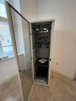 Triton RMA-42-A68 - 19“ stojanový rozvaděč 22U - 2