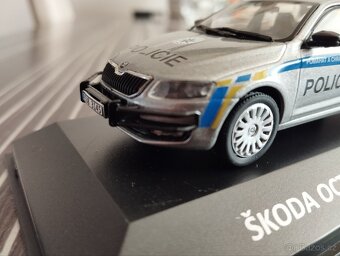 Škoda Octavia combi III policie ochranný rám 1:43 Dea - 2