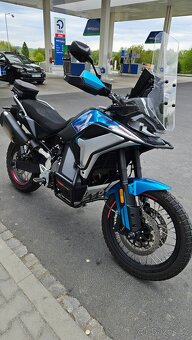 CF Moto 800 MT-X, jako nová, doplňky. - 2
