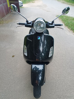 Skútr Vespa GTS 125 - 2