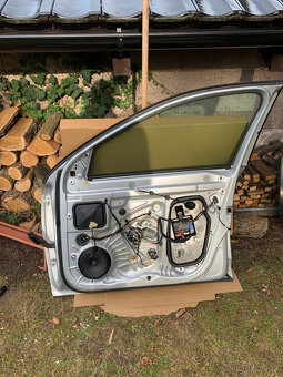 prave predni dvere skoda octavia iii 3 stribrne - 2