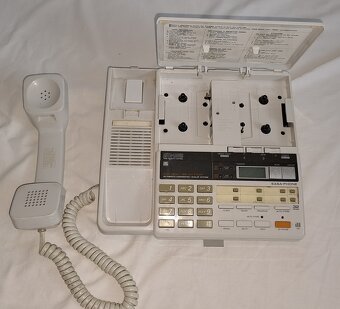 Stolní telefon Panasonic KX-T2470B se záznamníkem - 2