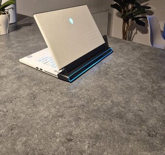 Prodám Dell Alienware m15 R2 (i9-9980HK) - 2