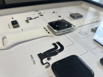 Zarámované Apple Watch Series 6 40mm - (A4)(Silver) - 2