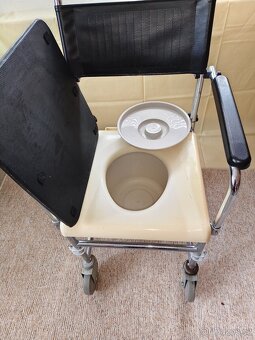 Toaletní židle na kolečkách - 2