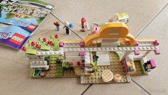 LEGO Friends 41444 Kavárna v městečku Heartlake
- 2