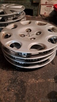 Prodám poklice 14 peugeot originál - 2