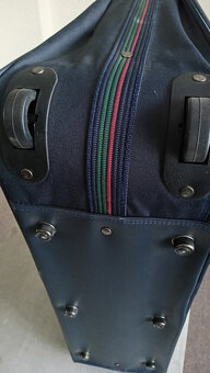 Cestovní kufr s kolečky a tažným držadlem - 2