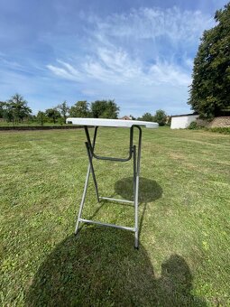 Bílý bistro stolek - 2