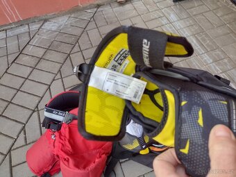 hokejová výstroj s hokejovou taškou - 2