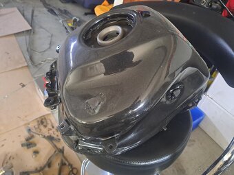 Nádrž KTM Duke 125 - 2