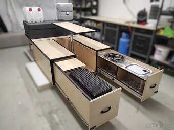 NOVÁ OBYTNÁ VESTAVBA S VYBAVENÍM- Camperbox, WC, Sprcha - 2