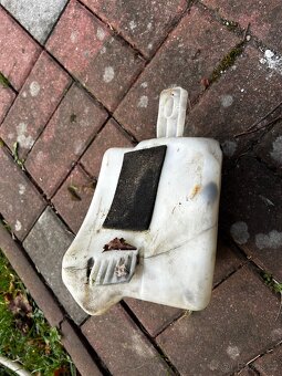 Nádobka na ostřikovače bmw e36 - 2